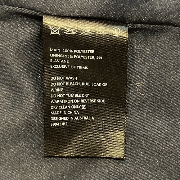 Bardot Tuck Sleeve Blazer in navy - Picture 4 of 4